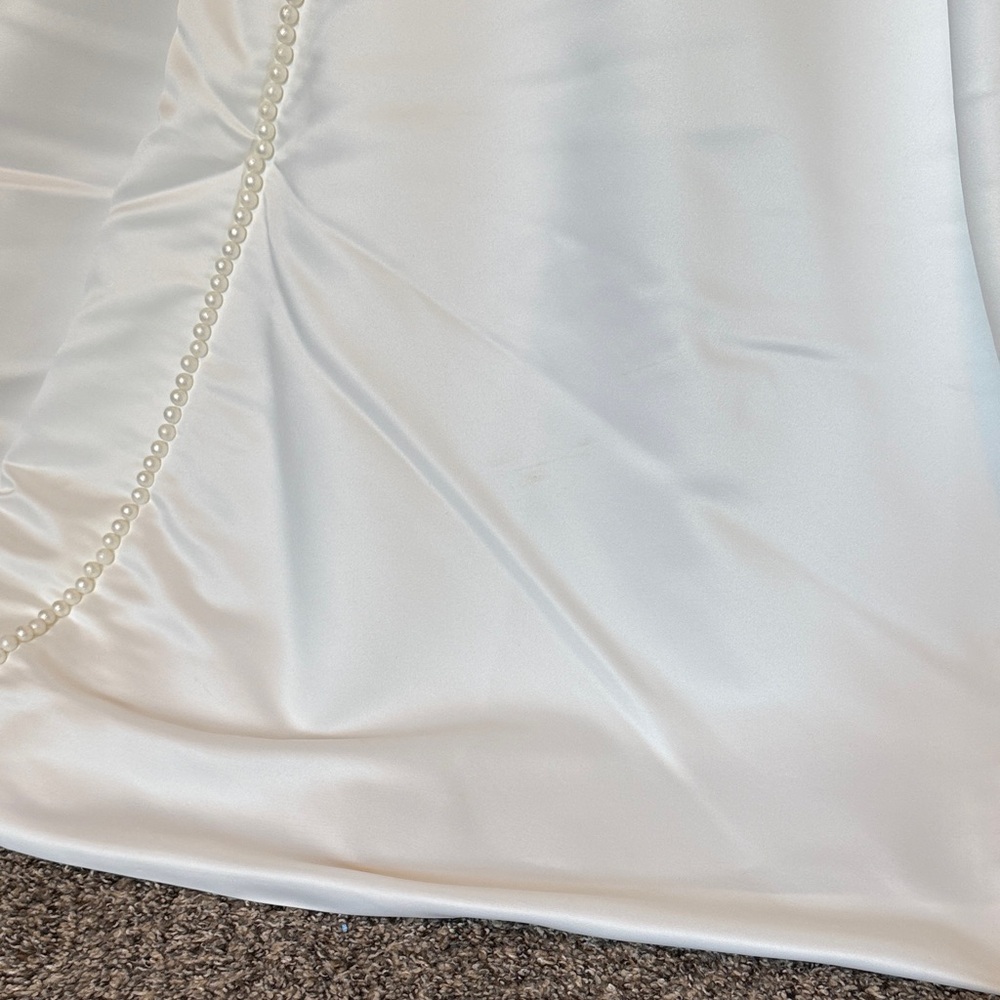 Oleg Cassini Elegant White Satin Wedding Dress - Picture 11 of 14